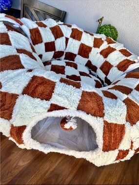 BROWN COZY CHECKERED PLUSH CAT TUNNEL